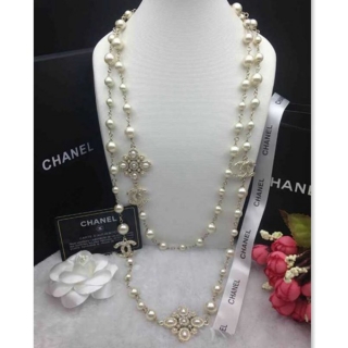 【Chanel★シャネル】女性ネックレス付けると上品さをより一層引き立てます！