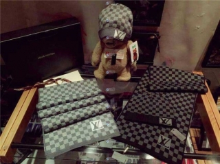 【Louis Vuitton☆ルイヴィトン】女性ウールニット帽とマフラーセットアップファッションの先端にいってるあなたはぜひコレクションに！