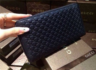 【Gucci☆グッチ】男性財布高級感あふれる大人の財布！デザインも機能性を兼ね備えた人気財布！収納性抜群☆