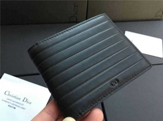 【DIOR☆ディオール】 男性財布高級感あふれる大人の財布！デザインも機能性を兼ね備えた人気財布！収納性抜群☆