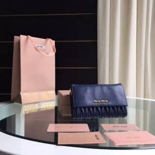 上質な新品MIUMIU☆ミュウミュウ 5M1225女性財布洗練されたデザインと機能性を兼ね備えた財布★♫♪店長お勧め♪♪