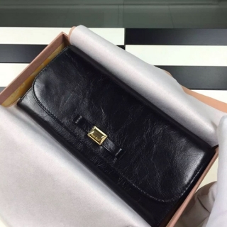 上質な新品MIUMIU☆ミュウミュウ 5M1109女性財布洗練されたデザインと機能性を兼ね備えた財布★♫♪お見逃しなく♪♪