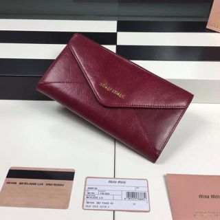 上質な新品MIUMIU☆ミュウミュウ 5M1406女性財布洗練されたデザインと機能性を兼ね備えた財布★♫♪お見逃しなく♪♪