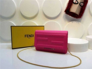 【FENDI☆フェンディ】女性ショルダーバッグ革新的なデザインが登場！おしゃれでシックなファッションバッグ！