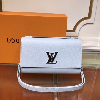 ブランド型番M56088 ヴィトンコピー Louis Vuitton ロックミー・クラッチ ショルダーバッグ 3カラーブランドコピー店舗