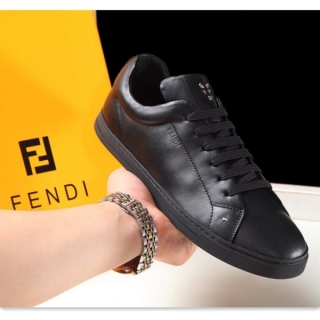 ブランド靴秋季爆発ヒット商品Fendi☆フェンディ新品男性スニーカーセンスあり！何よりの魅力はその履き心地の良さ♪