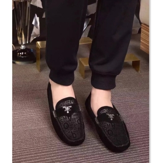 ブランド靴夏季人気大定番PRADA☆プラダ新品男性スニーカーセンスあり！何よりの魅力はその履き心地の良さ♪