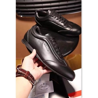 ブランド靴春夏爆発ヒット商品PRADA☆プラダ新品男性スニーカーセンスあり！何よりの魅力はその履き心地の良さ♪