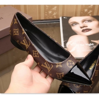 ブランド靴秋季売れ筋♪♪LOUIS VUITTON★ルイヴィトン新品女性パンプス足元に上品さをプラス♪脚が長く綺麗に見える人気シューズ☆☆
