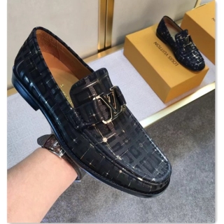 ブランド靴夏季大人気LOUIS VUITTON☆ルイヴィトン男性スニーカー店長お薦め♫♫何よりの魅力はその履き心地の良さ♪