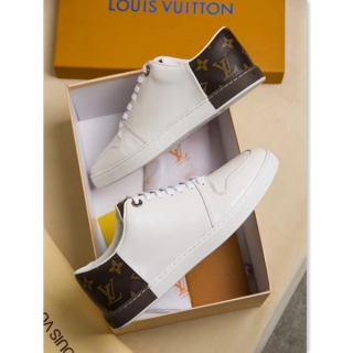 ブランド靴秋季売れ筋商品LOUIS VUITTON☆ルイヴィトン 男性スニーカーセンスあり自慢商品♫♫今流行り欠かせない存在☆★