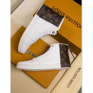 ブランド靴秋季売れ筋商品LOUIS VUITTON☆ルイヴィトン 男性ハイカットスニーカー☆一流の名ブランド、一流のスニーカー♥数量限定発表★♫♪
