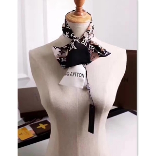 夏季爆発人気商品LOUIS VUITTON☆ルイヴィトン女性スカーフ巻き方をアレンジすれば、手軽に印象を変えられます♪今季一押し★☆