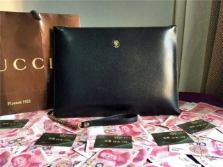 【Gucci☆グッチ】男性ハンドバッグ大人の風格漂う、シックな印象の柄で仕上げたベーシックバッグ！