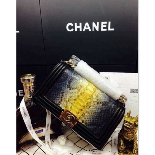 【Chanel★シャネル】女性シアフリカパイソン柄ショルダーバッグ革新的なデザインが登場！おしゃれでシックなファッションバッグ！