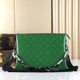 上質な人気商品LOUIS VUITTON  ルイ ヴィトン　ショルダーバッグ　クッサン MM M57783 (Patent Leather) Green